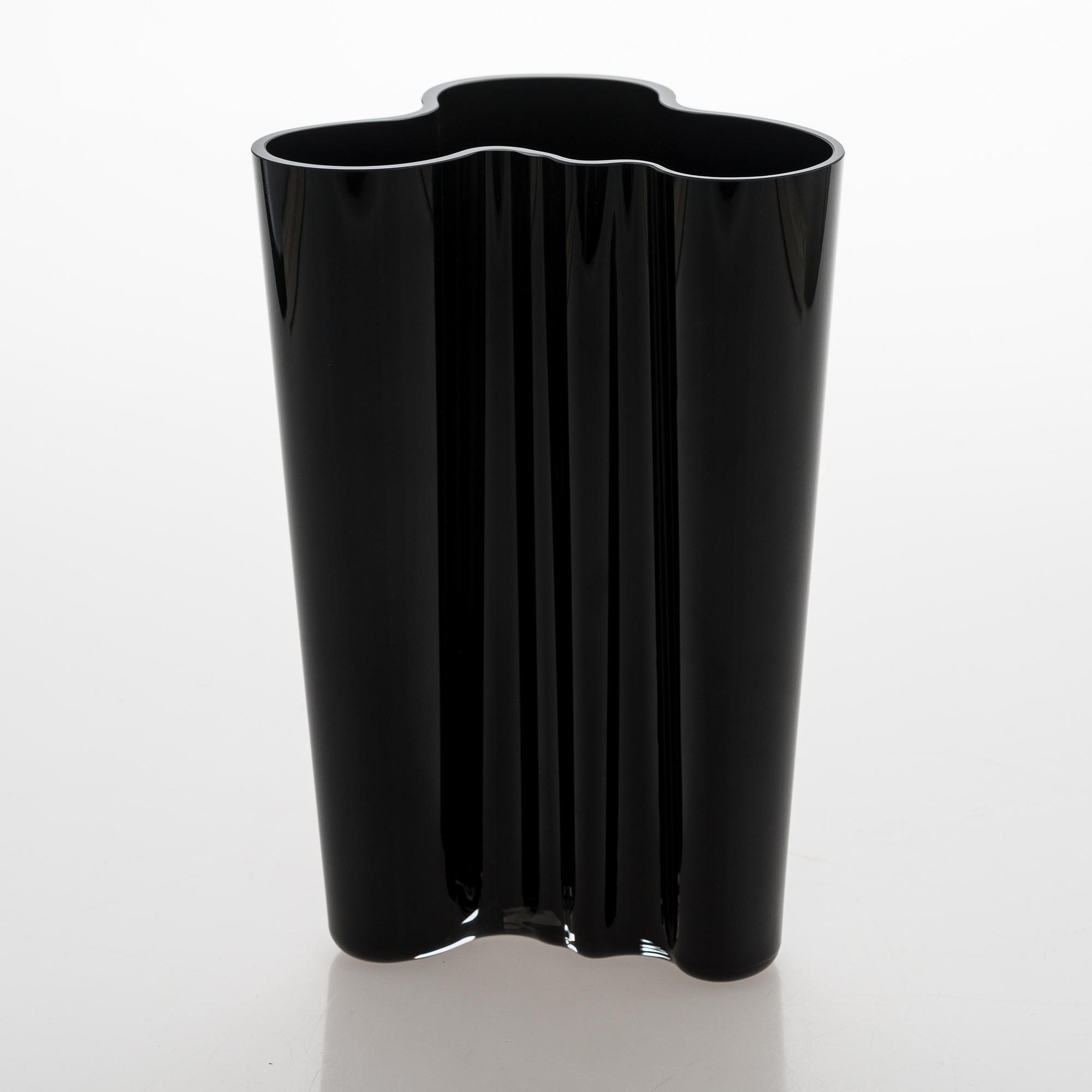 Alvar Aalto,  maljakko, merkitty Iittala.