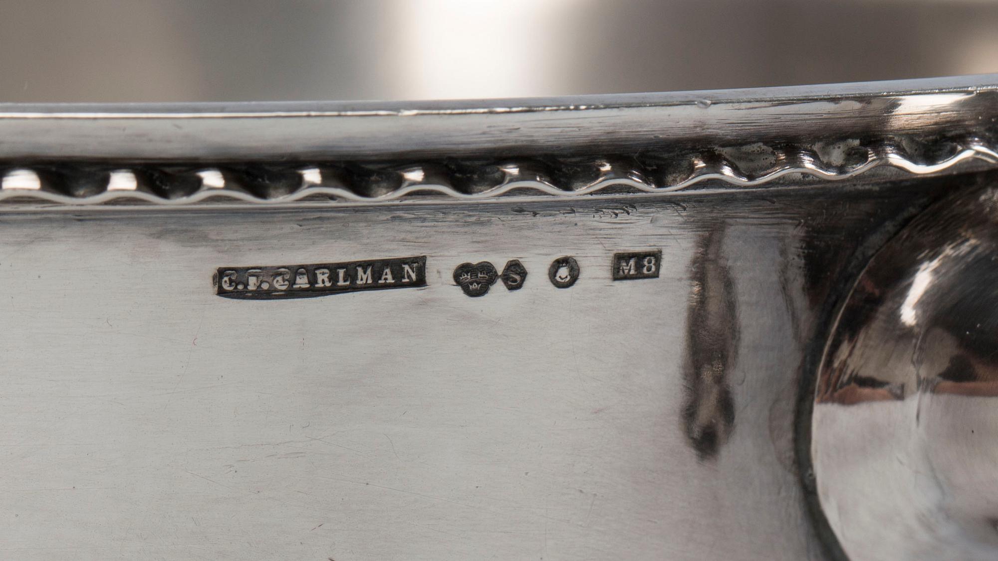 KAROTT MED LOCK, silver, CF Carlman, Stockholm 1938. Vikt tot ca 730 gram.