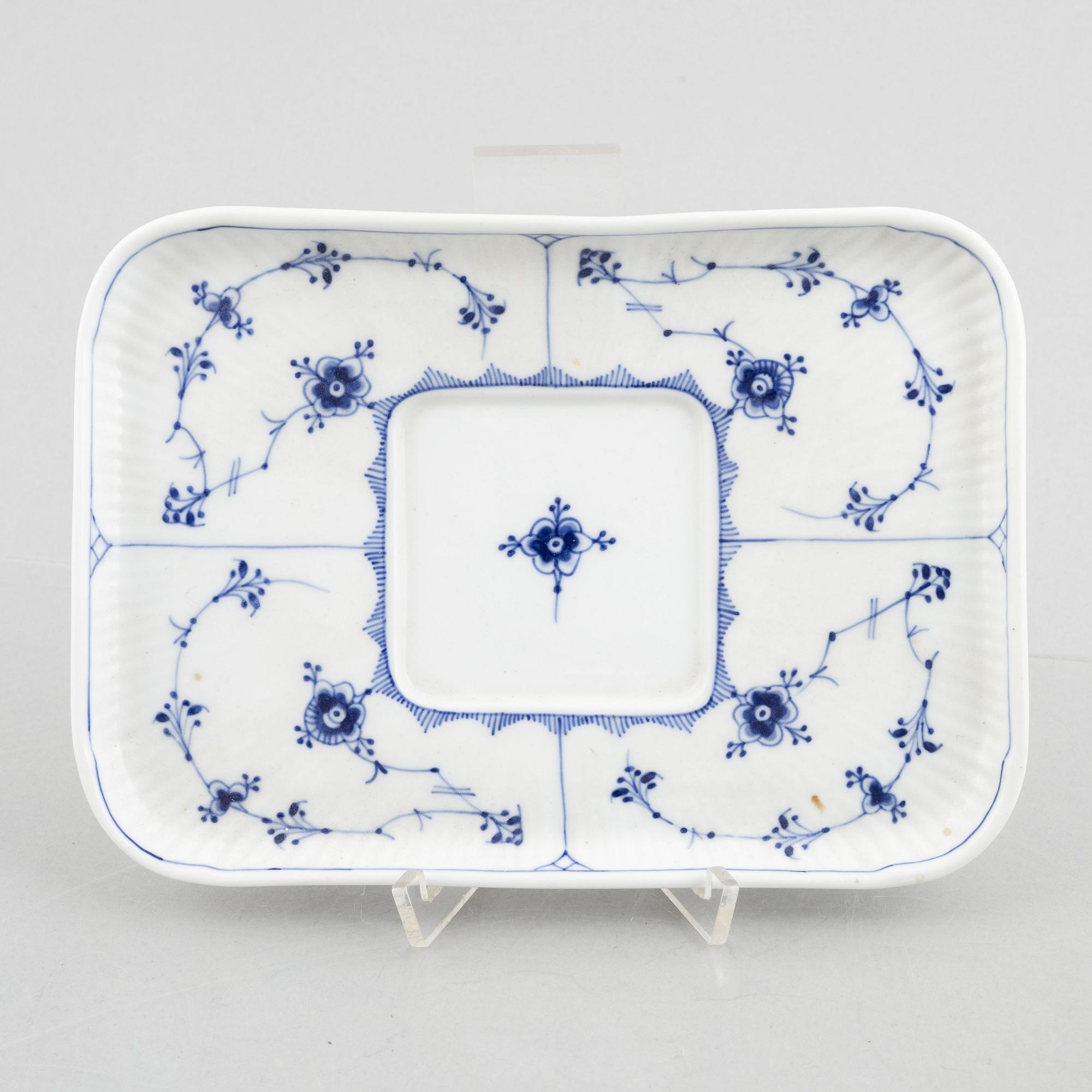 A "Blue fluted" / "Musselmalet riflet" ink stand, Royal Copenhagen, model 128, 1898-1923.