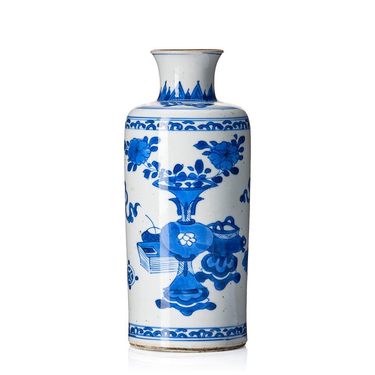 Flaska, porslin. Qingdynastin, Kangxi (1662-1722).