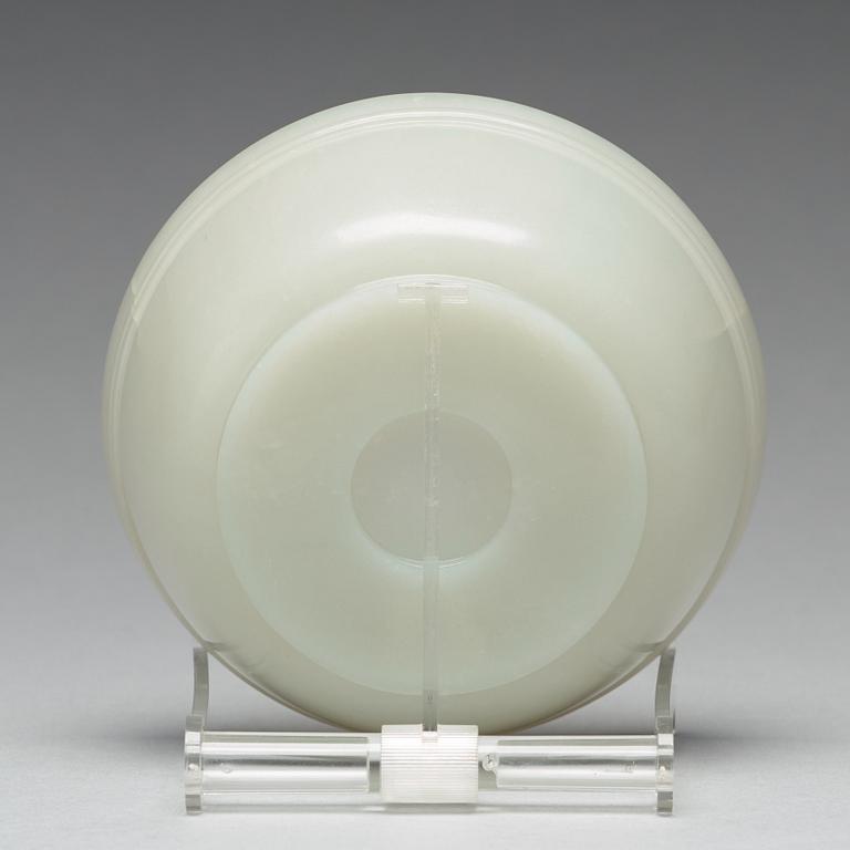 A nephrite bowl, Qing dynasty, circa 1900.