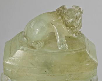 URNA med LOCK, nefrit, Kina.