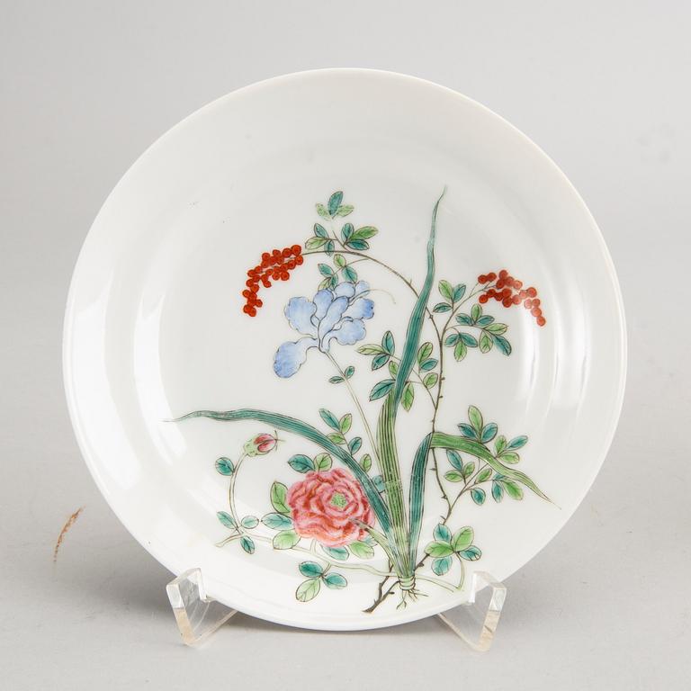 TALLRIKAR, 3 st, porslin, Kina, 1900-tal.