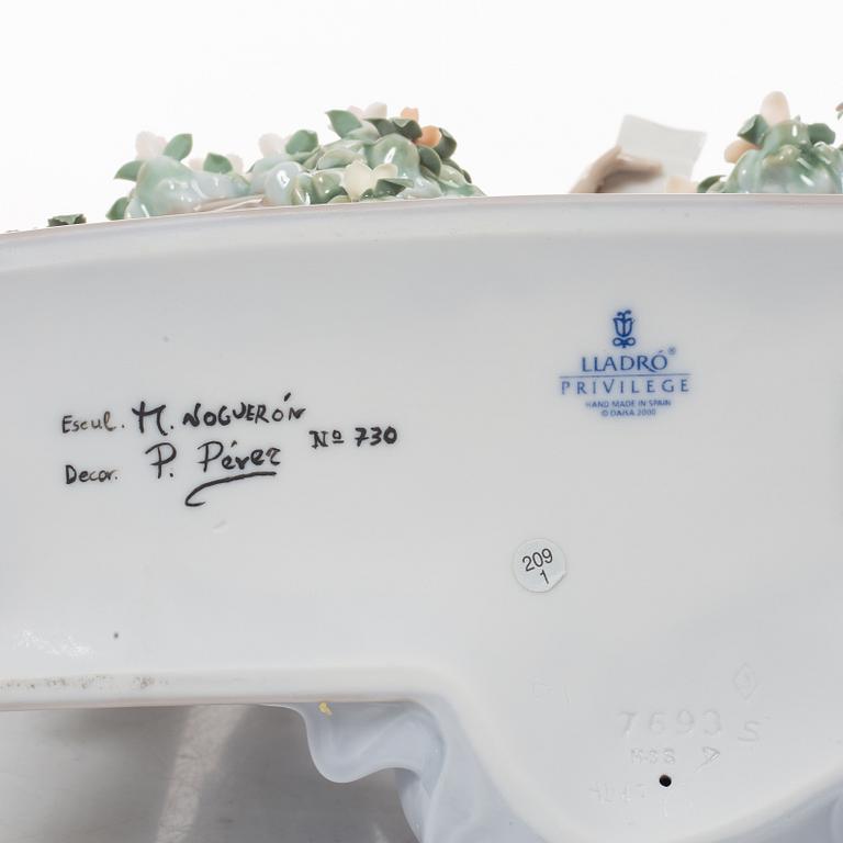 Marco Antonio Noguerón, figurin, "Thinking of love", Lladró, Spanien, 2007.