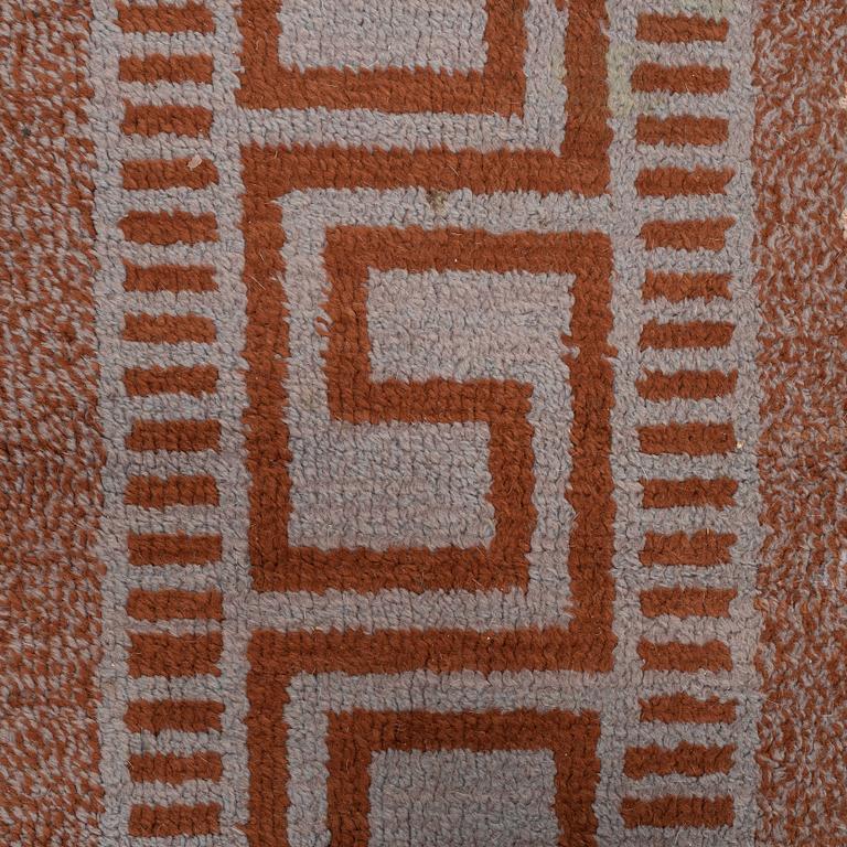 A carpet, knotted pile, ca 374-377 x 275-278 cm, possibly  Konstfliten, Sweden/Finland, around 1920-1930.