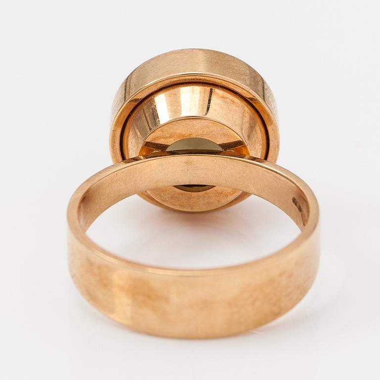 Elis Kauppi, A 14K gold ring with smoky quartz. Kupittaan kulta, Turku 1972.