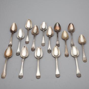 DESSERTSKEDAR, 15 st, silver, bland annat Pehr Zethelius, 1802, Stockholm. 1800-talets första hälft. Vikt ca 600 gram.
