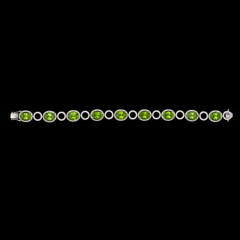 A peridote, tot. 25.63 cts, and brilliant cut diamond bracelet, tot. 2.45 cts.