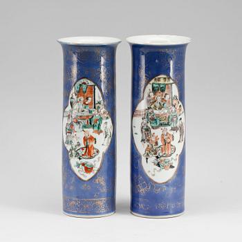 VASER, ett par, porslin, Kina, sen Qing, 1800-talets slut.