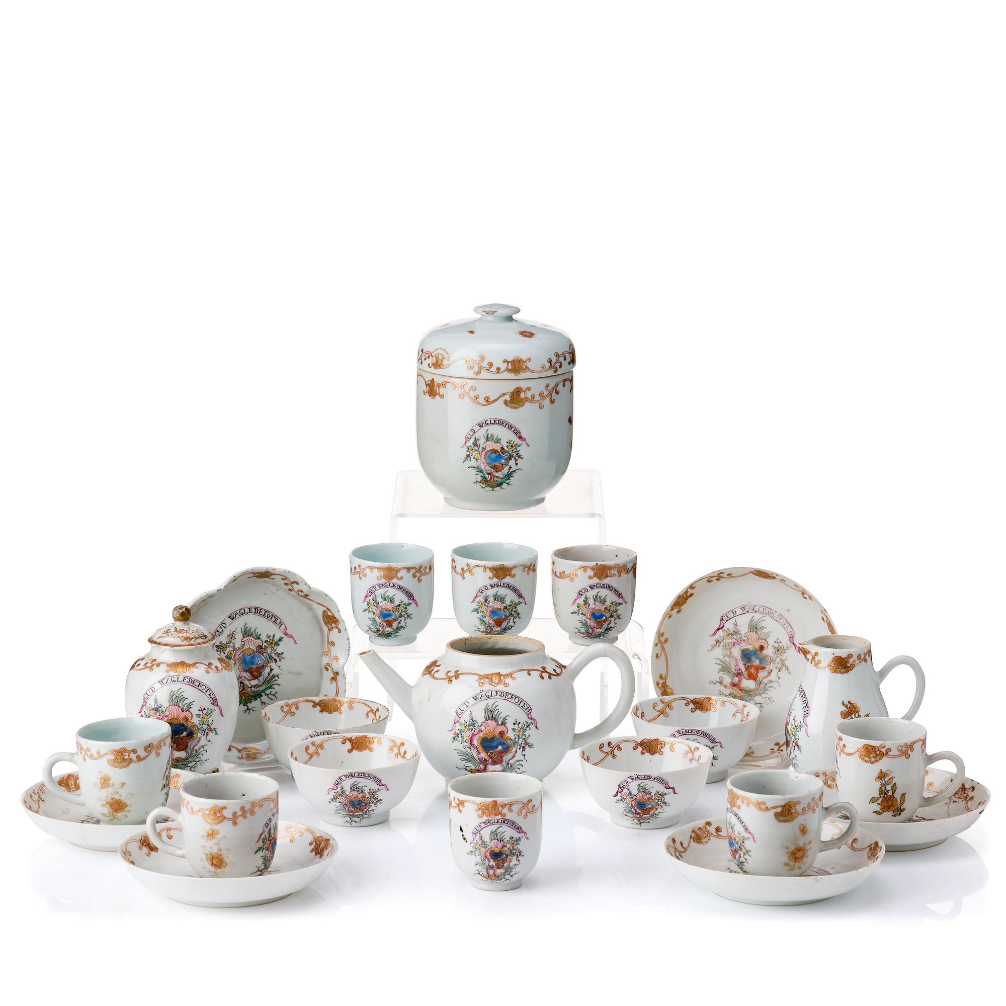 A part armorial tea service, Qing dynasty, 18th Century. (17 pieces).