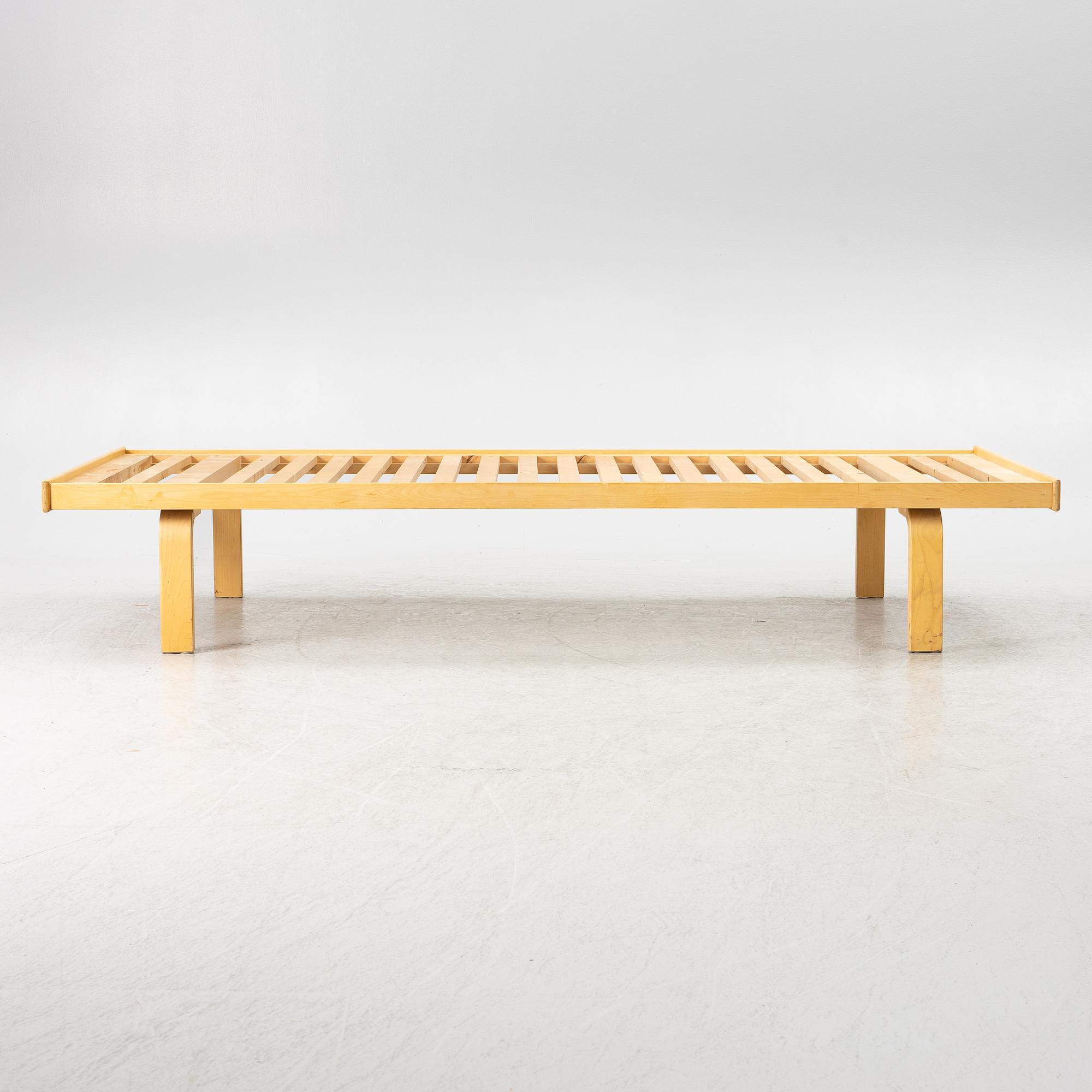 Alvar Aalto, Daybed/bed, model 710, Artek, second half of the 20th century.
