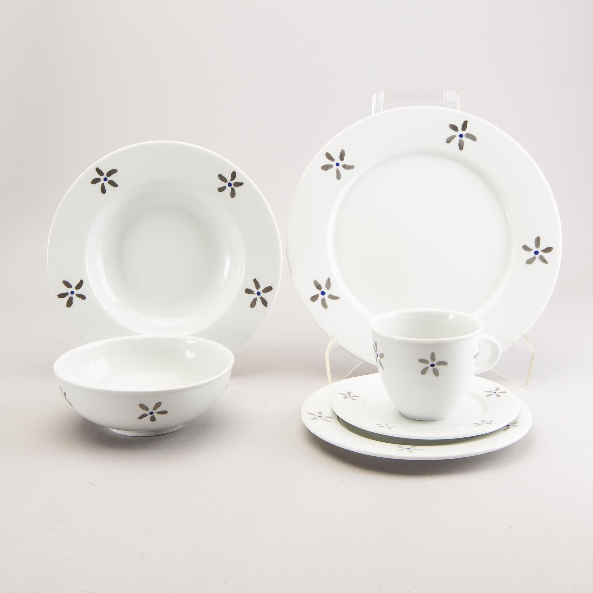 Jonas Bohlin, servis Qvint 28 dlr Rörstrand porslin.