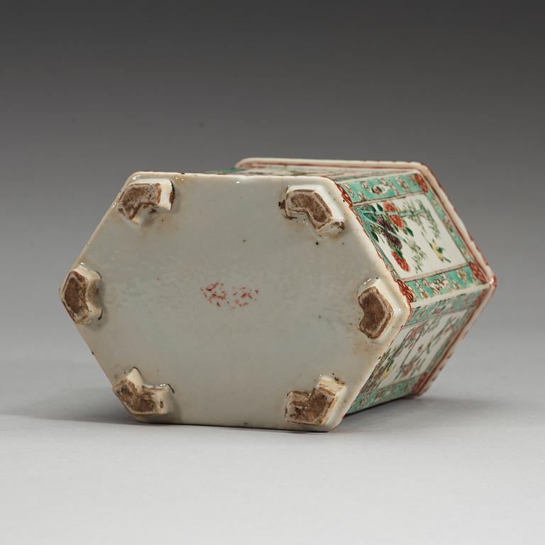 TEDOSA, porslin. Qingdynastin, 1800-tal.