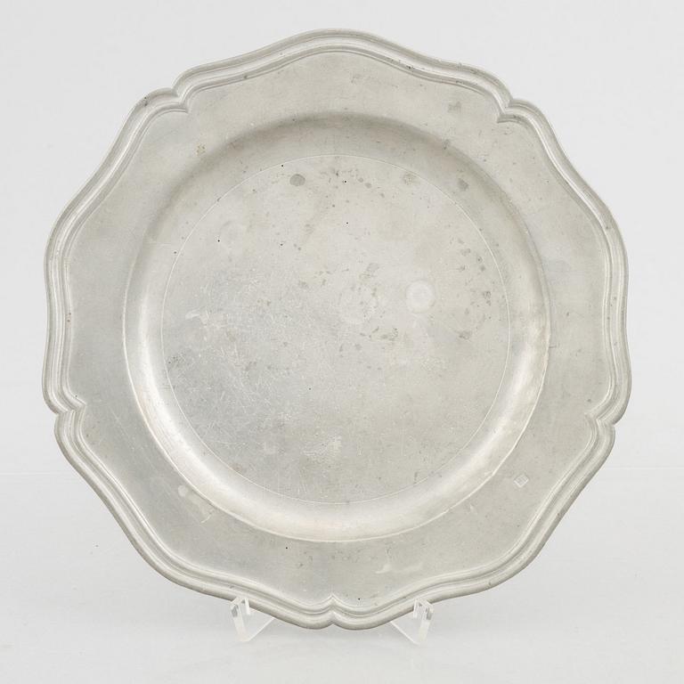 A set of three Swedish pewter plates, including Jonas Thoreson Törngren, Gothenburg 1760.