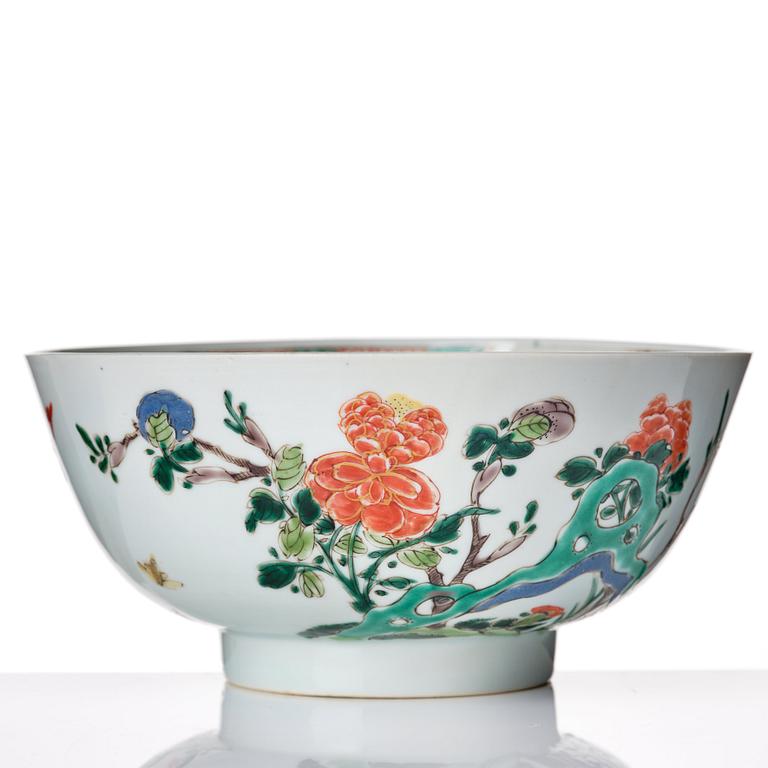 A famille verte bowl, Qing dynasty, Kangxi (1662-1722).