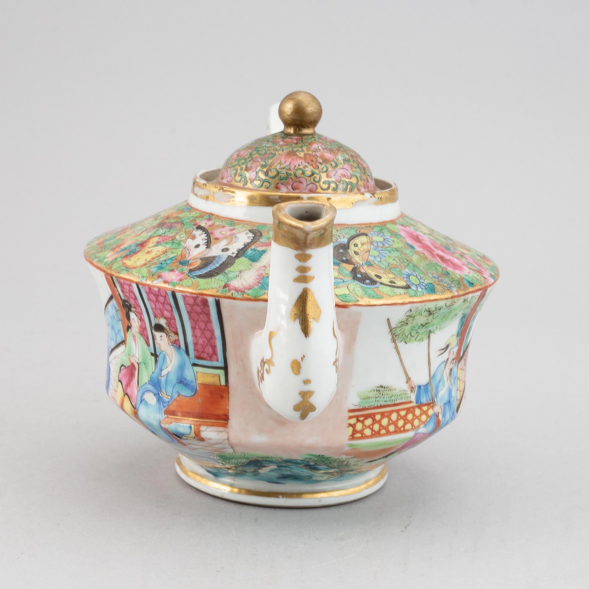A Canton famille rose tea pot with cover, Qing dynasty, 19th Century.