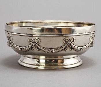 SKÅL, silver, C G Hallberg, Stockholm, 1907. Vikt 276 g.