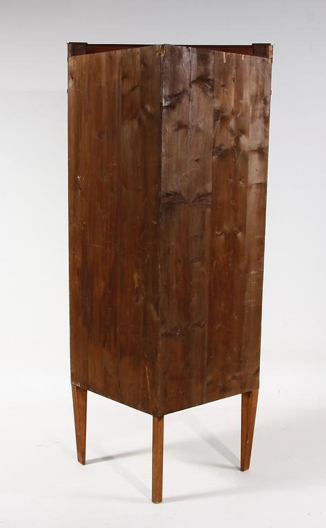 HÖRNSKÅP, Karl Johan, 1800-tal.