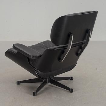 FÅTÖLJ, Charles & Ray Eames, "Lounge Chair", modellen formgiven 1956. Vitra/Herman Miller.