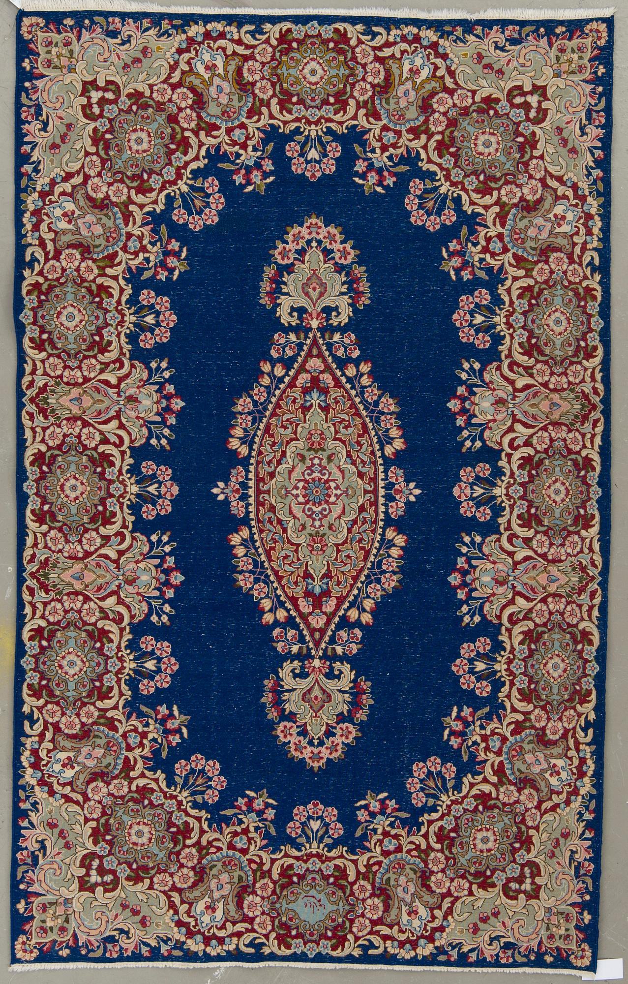 MATTA, Kirman, old/semiantik. Ca 213x132 cm.