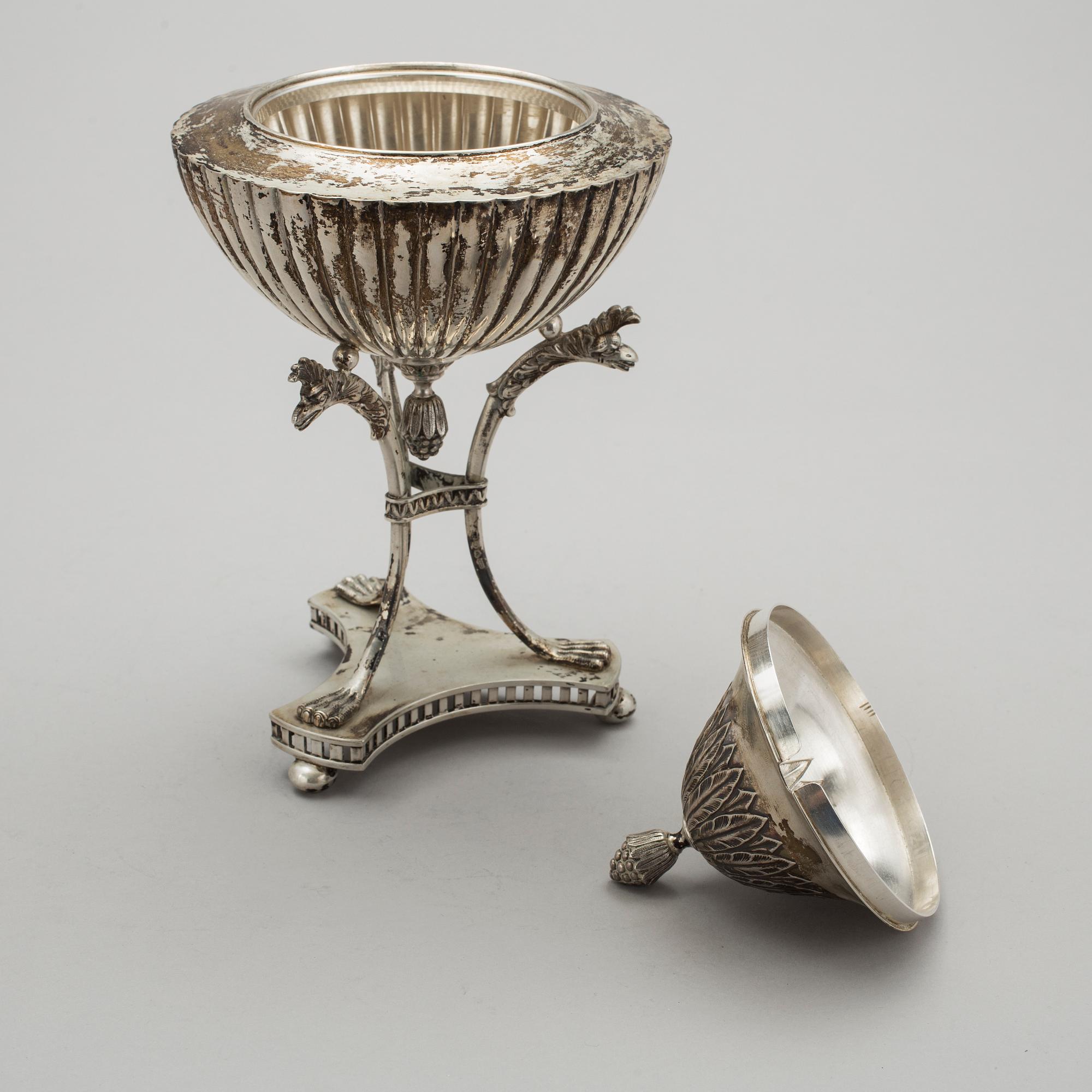 STRÖSOCKERSKÅL med LOCK, silver, GAB, Stockholm, 1905. Vikt ca 572g.