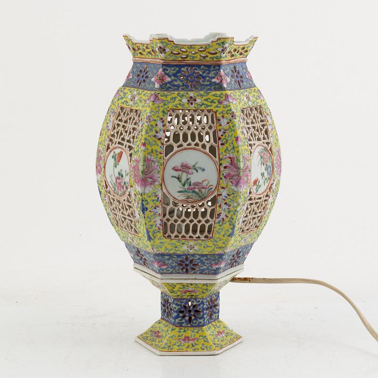 Lantern/table lamp, China, 20th Century.