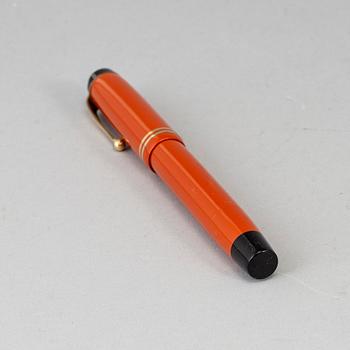 A Parker Duofold Special fountain pen, USA.