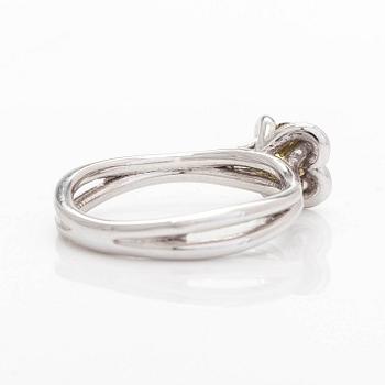 Ring, 18K vitguld med färgbehandlad gul diamant.