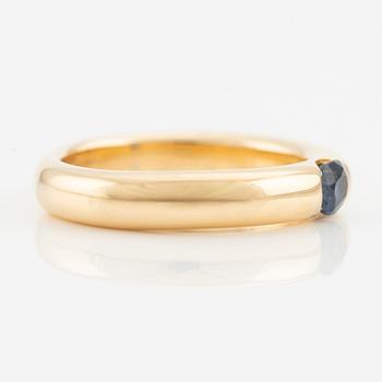 Cartier, ring, "Ellipse", 18K gold with faceted sapphire.