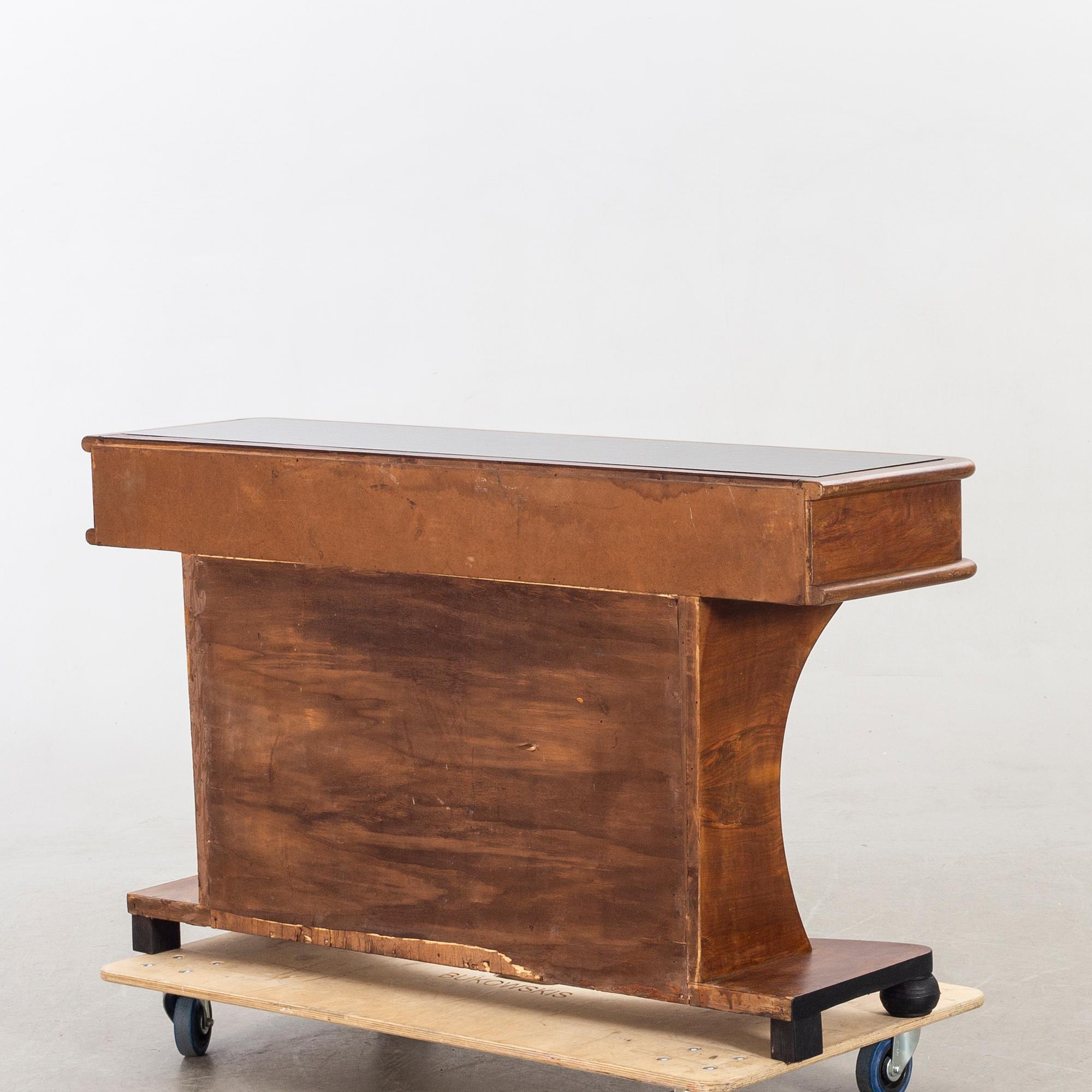 Sideboard, 1900-talets mitt.