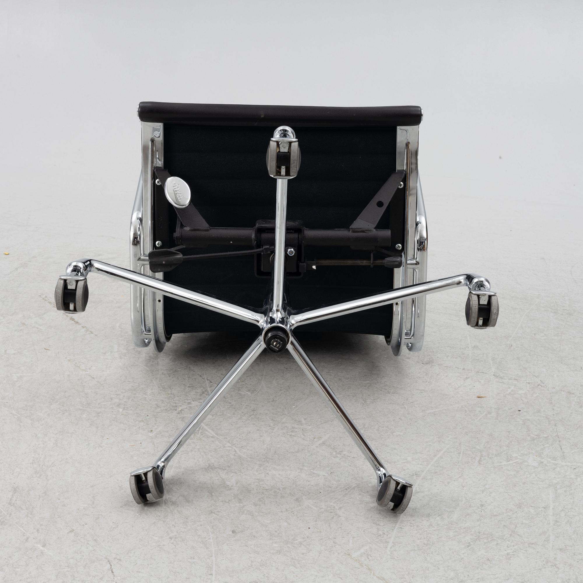 Charles & Ray Eames, karmstol, EA 117, Vitra.