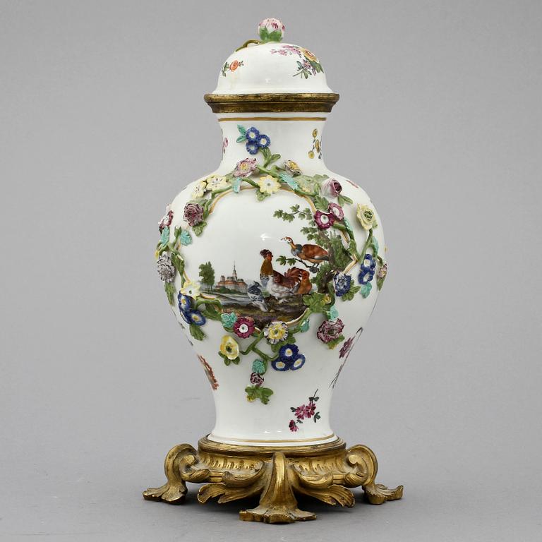 LOCKURNA, porslin, Meissen, 1900-tal.