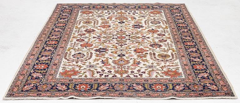 A semi-antique Tabriz carpet, c. 282 x 198 cm.