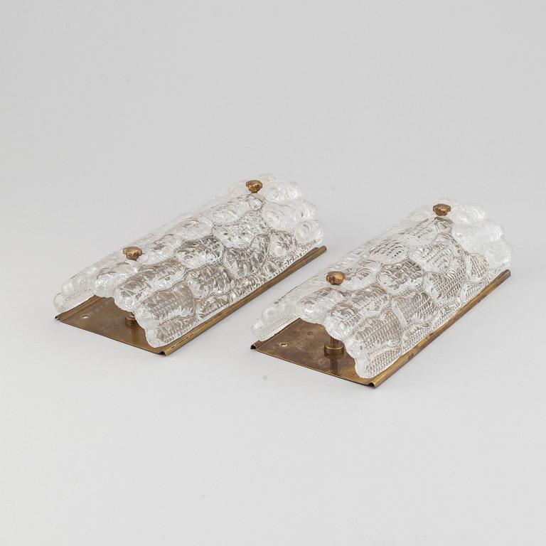 Carl Fagerlund, a pair of glass and brass wall sconces, Orrefors, second half of the 20th Century.