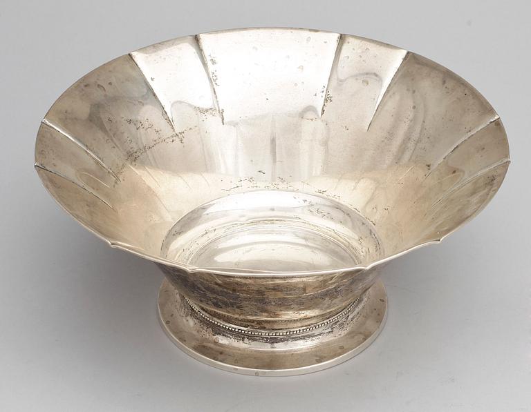SKÅL, silver, CG Hallberg, Stockholm, 1936, vikt ca 382 gram.