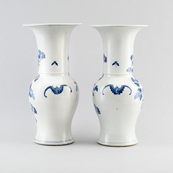 GOLVURNOR, 1 par, porslin, Kina, 1900-tal.