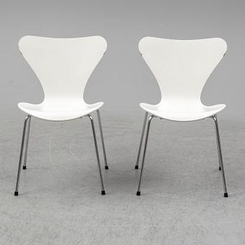 ARNE JACOBSEN, a set of six Sjuan chairs, Fritz Hansen, Denmark 1992.