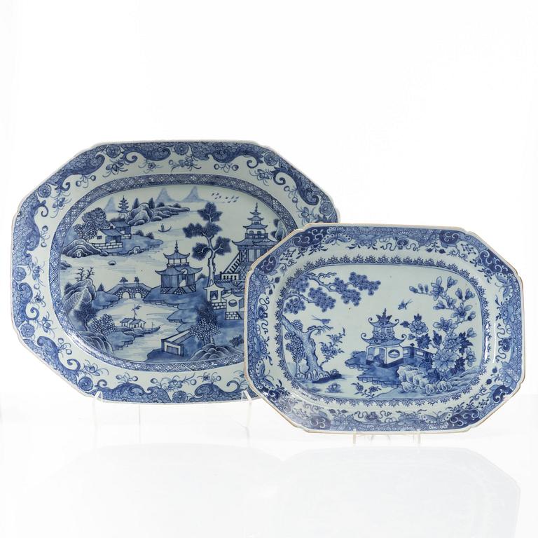 Two Chinese blue and white export porcelain dishes, Qing dynasty, Qianlong (1736-95).