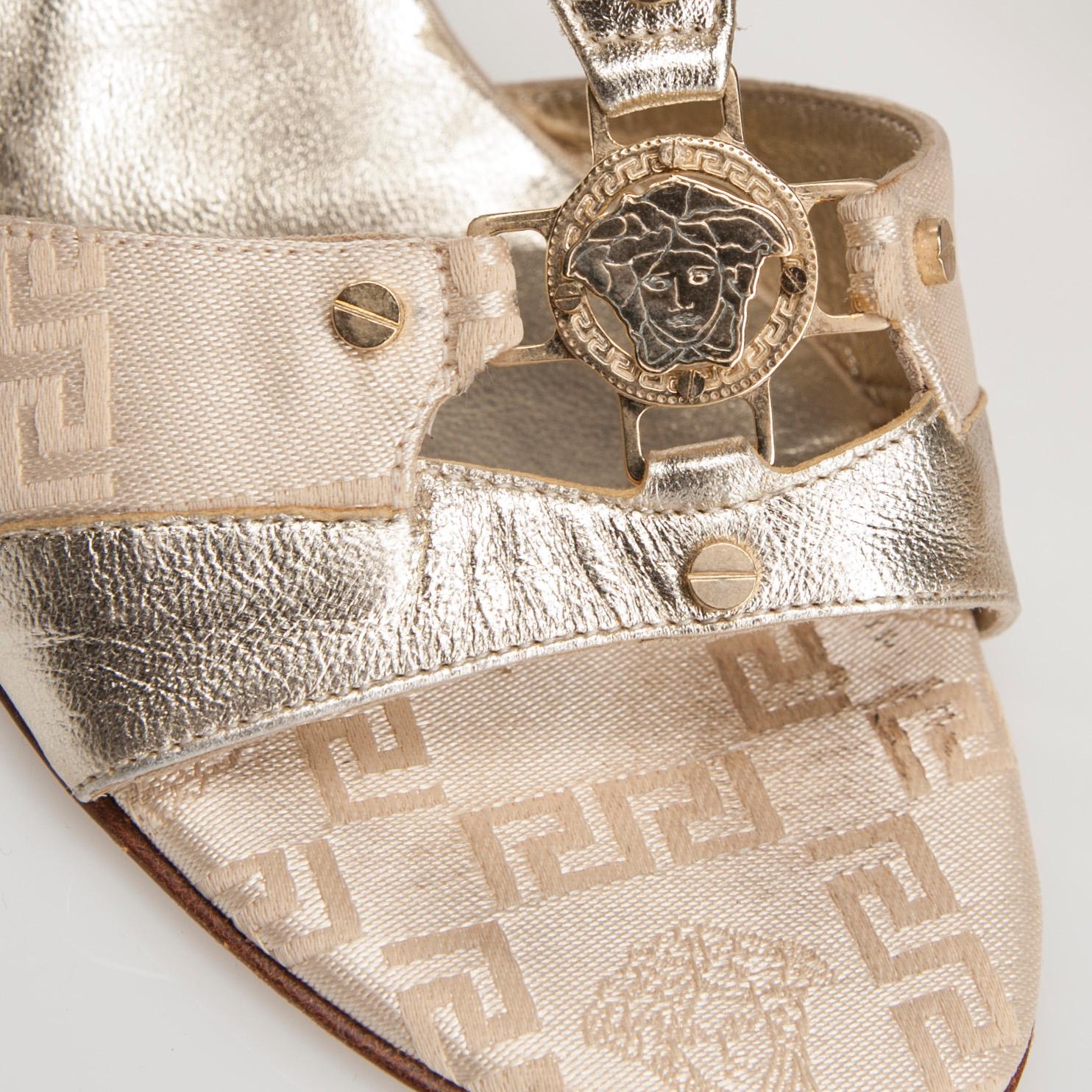 KENGÄT, Versace.