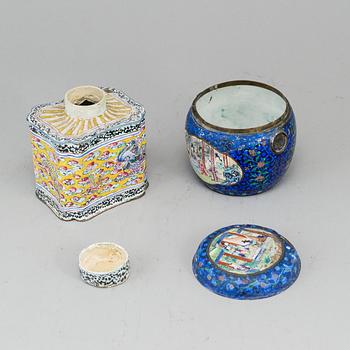 Two Chinese tea caddies with cover, enamel on copper, Qing dynasty, 19th Century.