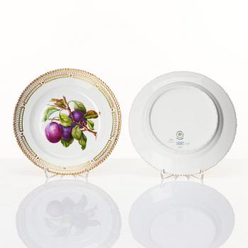 Frukttallrikar, 12 stycken, porslin. Royal Copenhagen, Danmark, 1900-tal.
