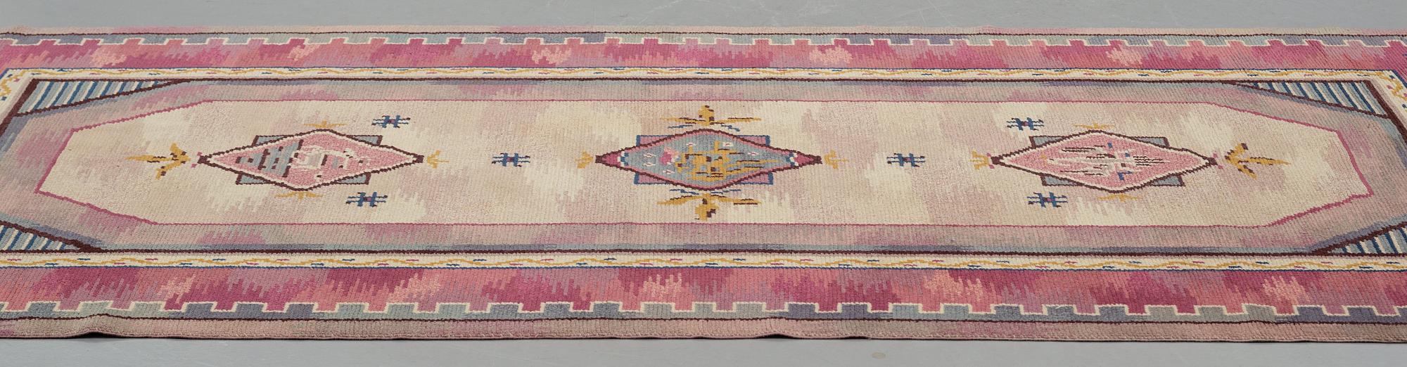 Märta Gahn, Matto, A runner, knotted pile, ca 326,5-329 x 145 cm, signerad MG 1928, Swedish Grace.