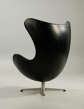 FÅTÖLJ, "Ägget". Arne Jacobsen för Fritz Hansen, 1960-tal. Design 1958.