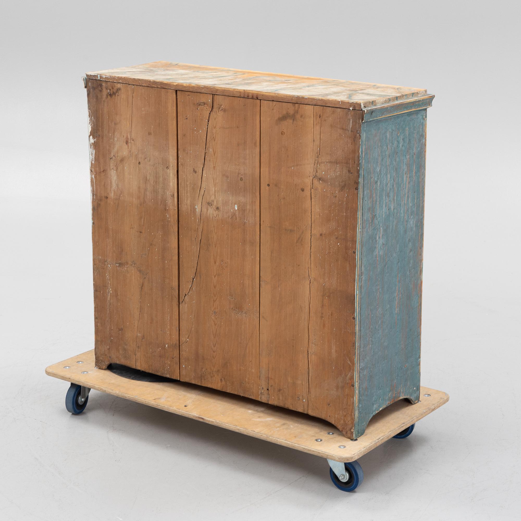 Chest of drawers, early 19th century.