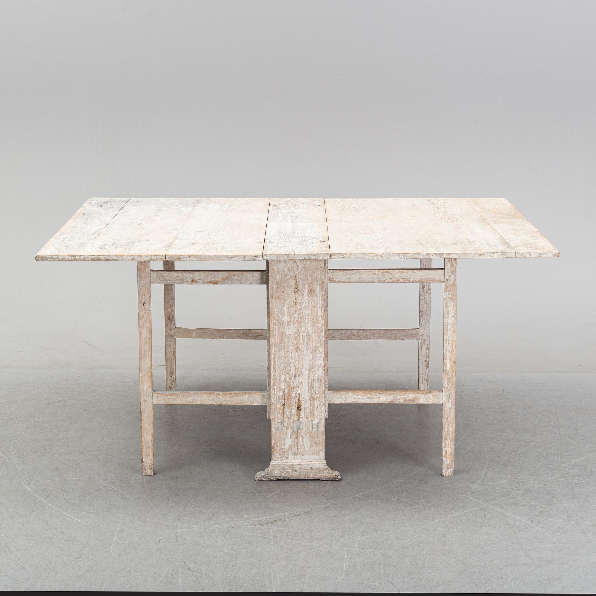 A painted gustavian gate-leg table, around the year 1800.