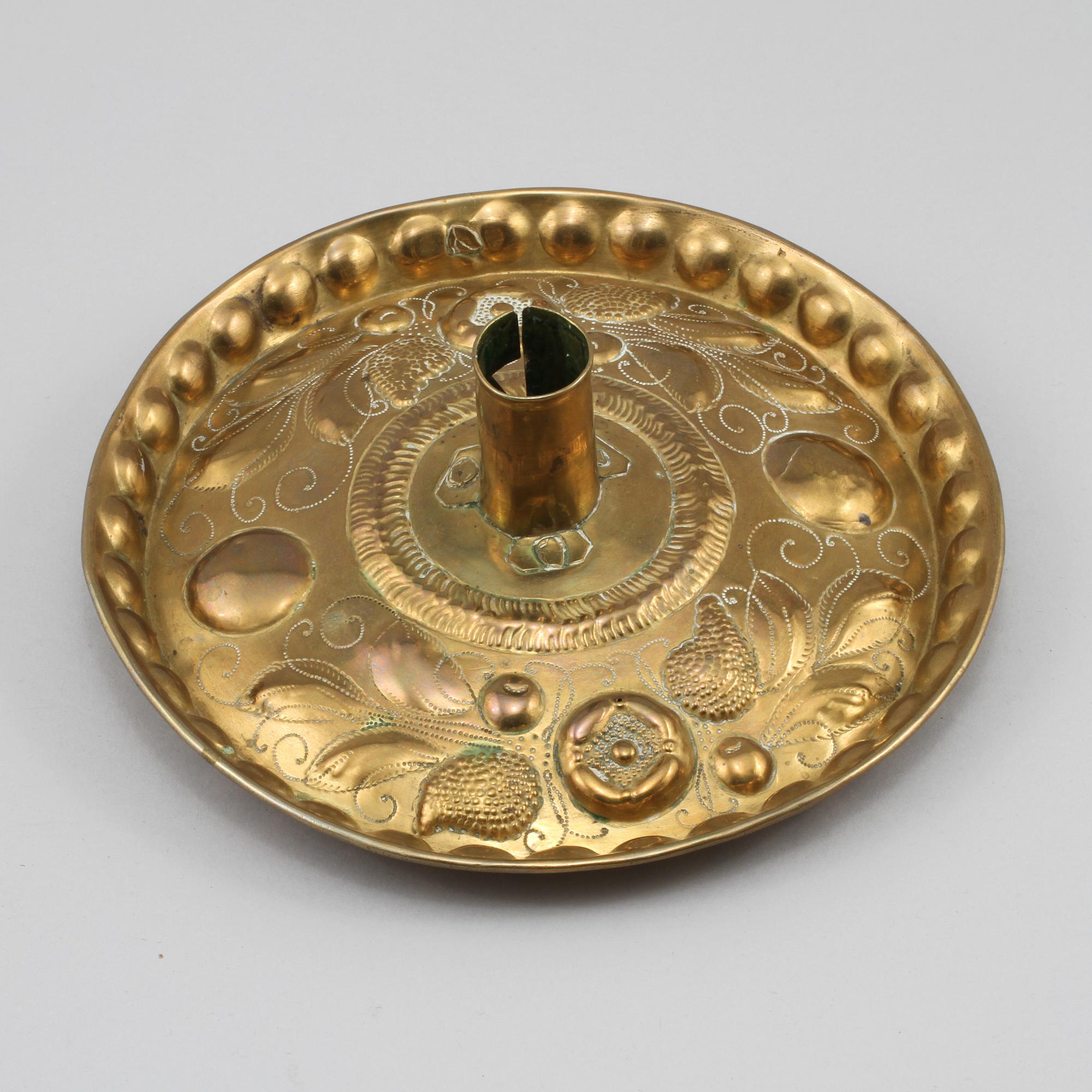 LJUSPLÅT/LJUSSTAKE, mässing, barock, 1700/1800-tal.