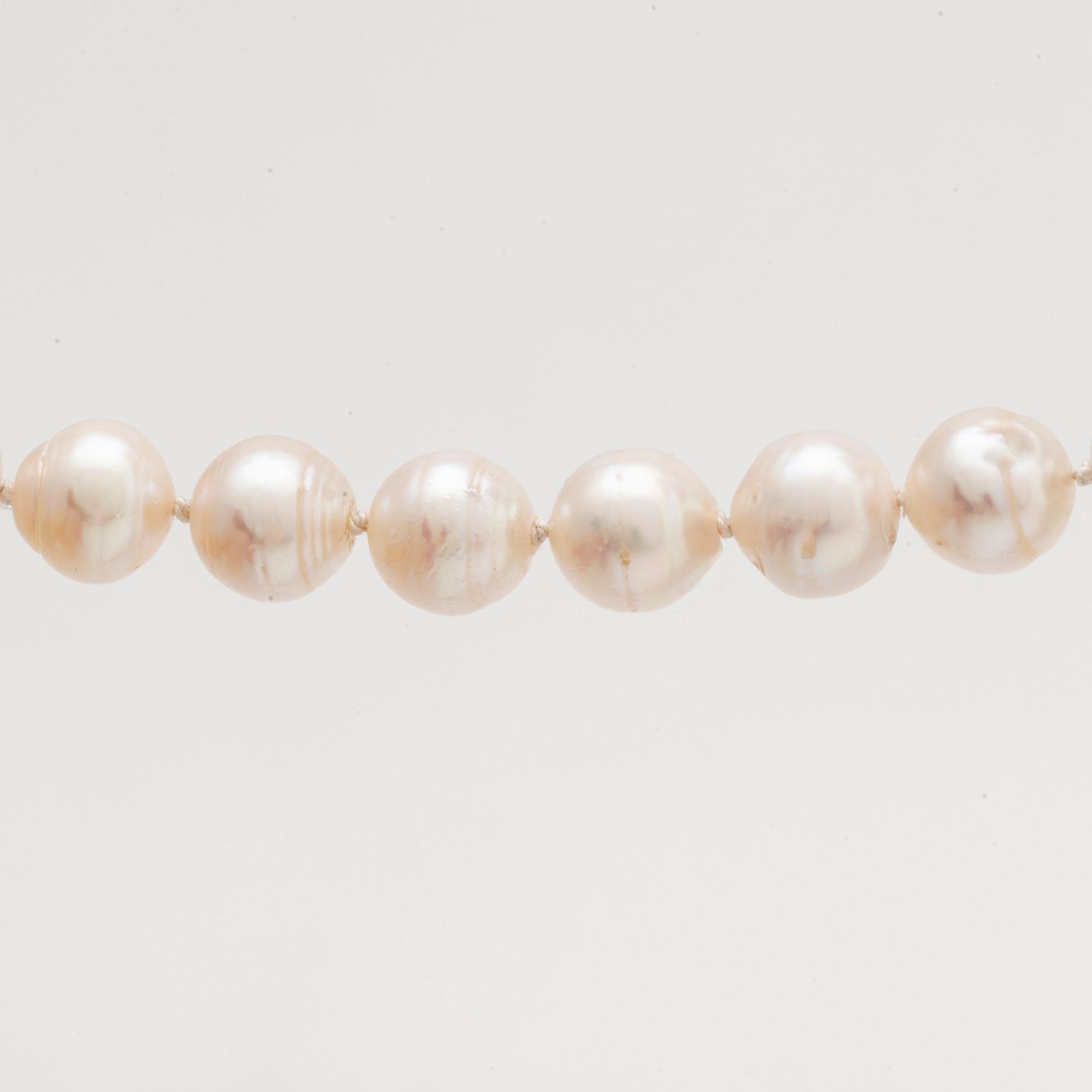 Pearl necklace, cultured pearls approx 8-8,5 mm, clasp 18k gold smaller cultured pearls, Alton Falköping.