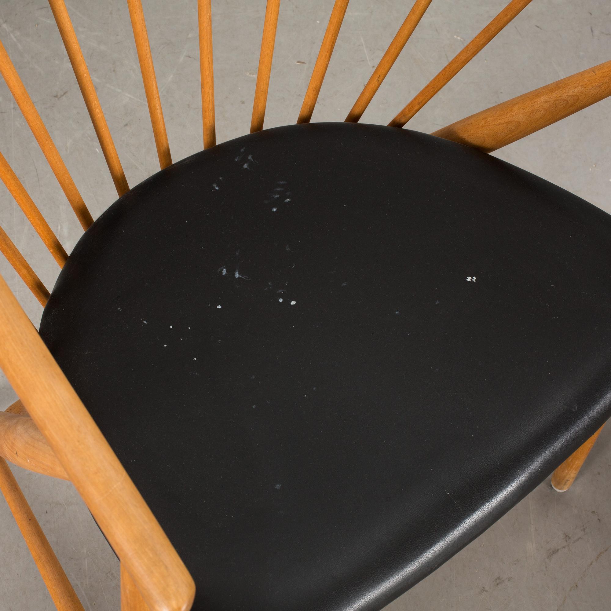 KARMSTOLAR, ett par, "Solfjädern", Sonna Rosén, Nässjö Stolfabrik. Formgiven 1948.