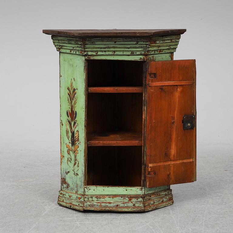 A painted pine cornr cabinet, 19th Century.