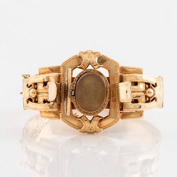 A 19th century 18K gold and enamel bracelet.